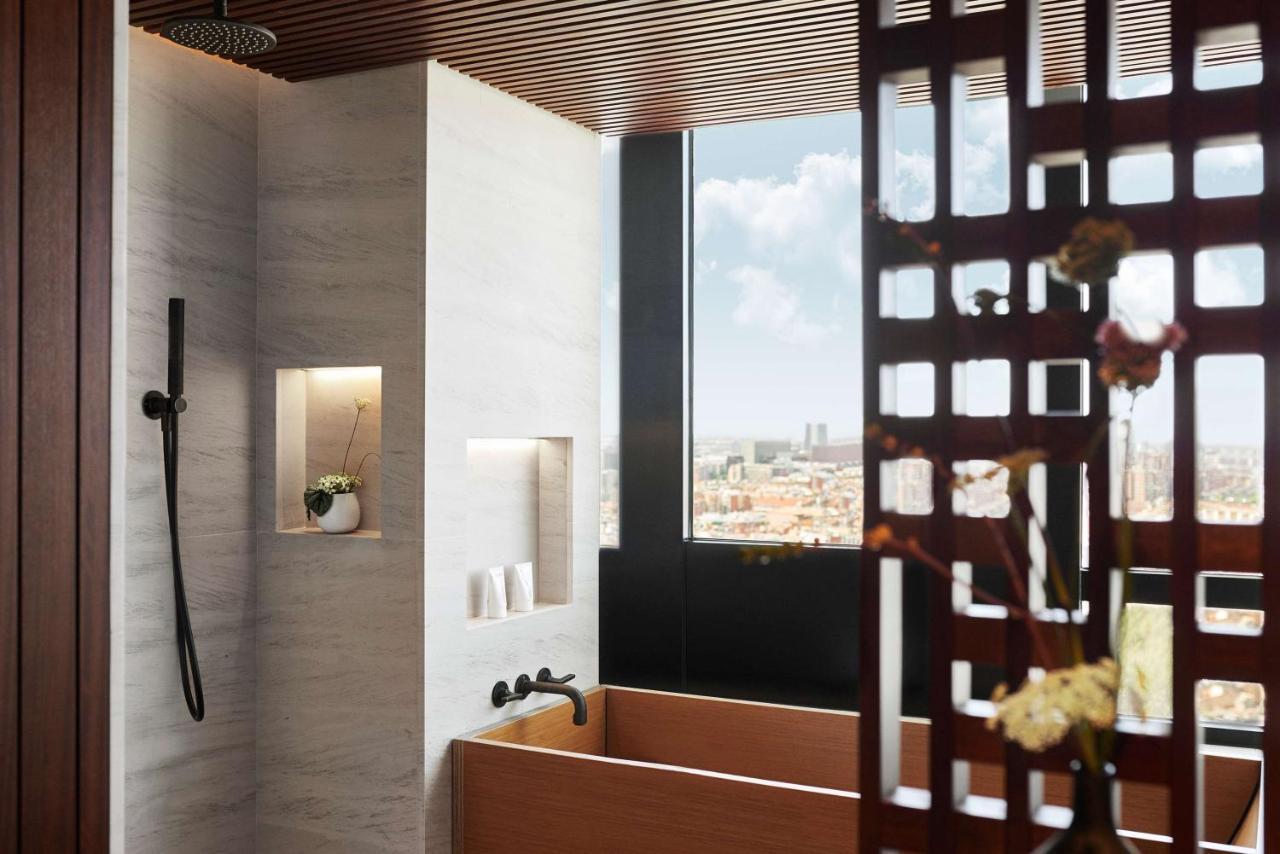 Nobu Hotel Barcelona Luaran gambar Bathroom