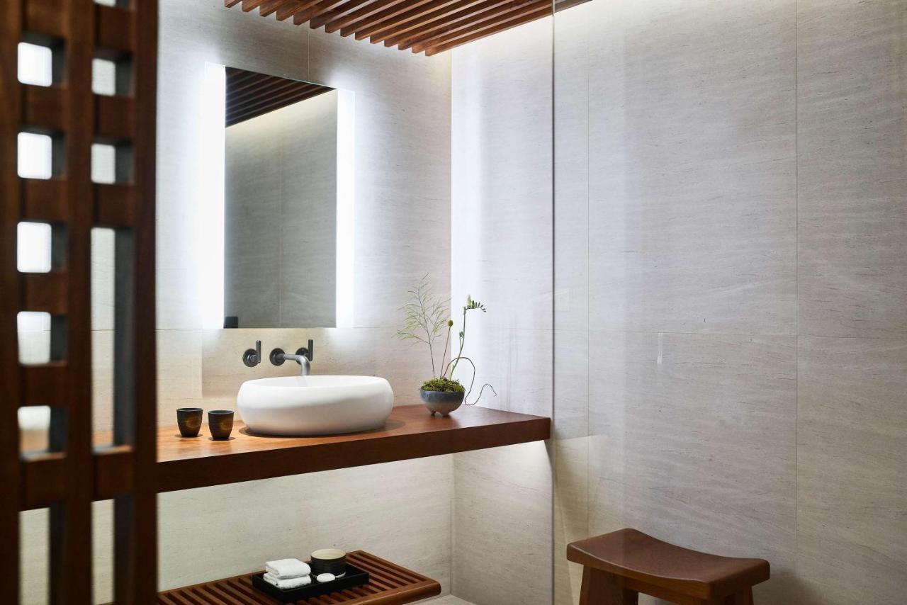 Nobu Hotel Barcelona Luaran gambar Bathroom