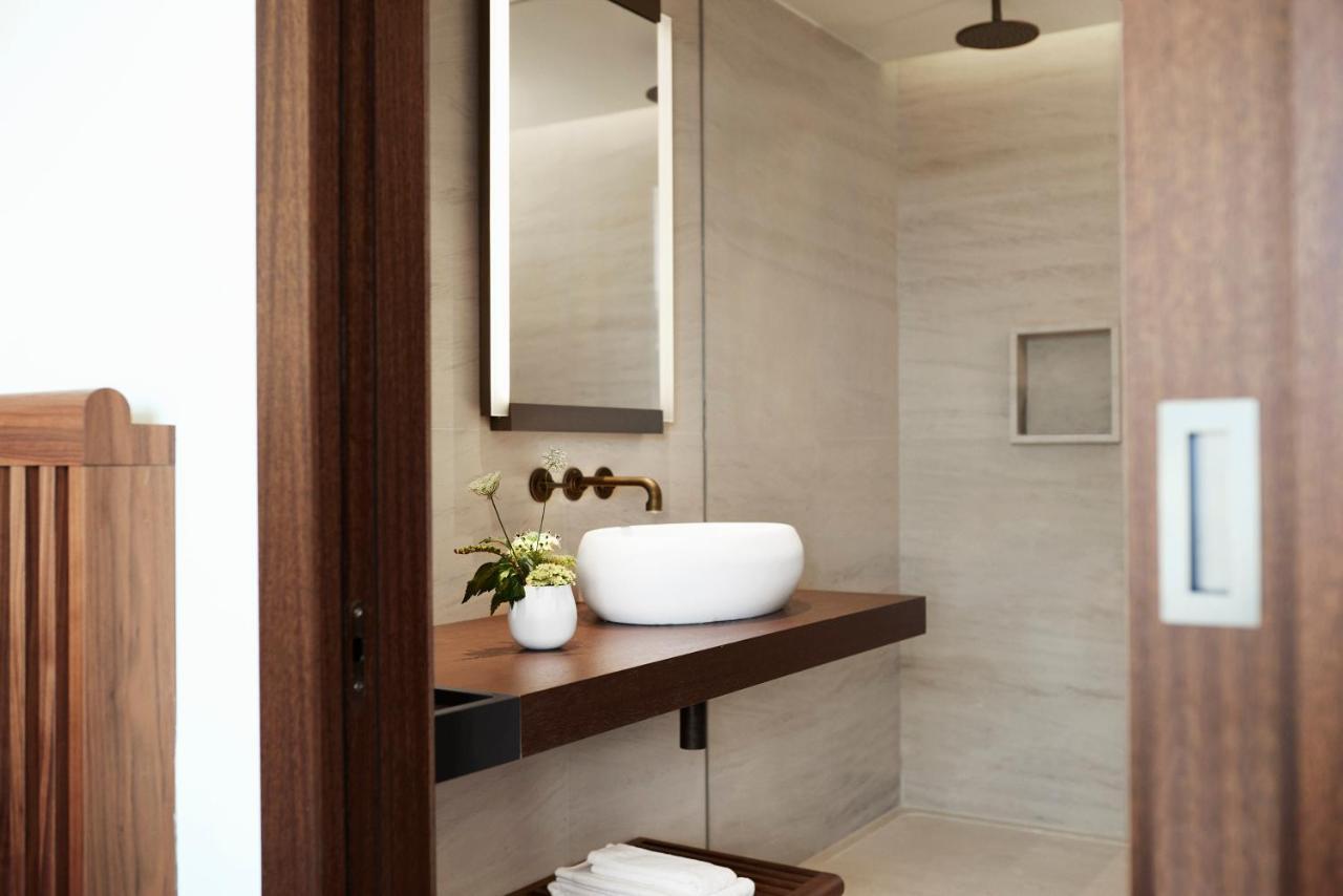 Nobu Hotel Barcelona Luaran gambar Bathroom